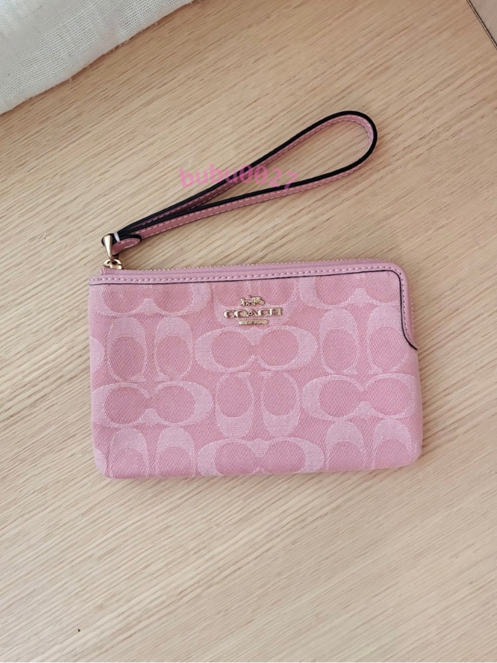 NWT💕Coach Corner Zip Wristlet
In Signature Denim Light Pink CDF27 Wallet Gift